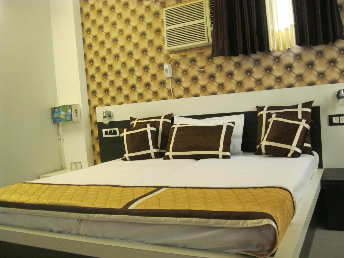 Oyo 8076 Hotel Europe Plaza Lucknow Exterior foto