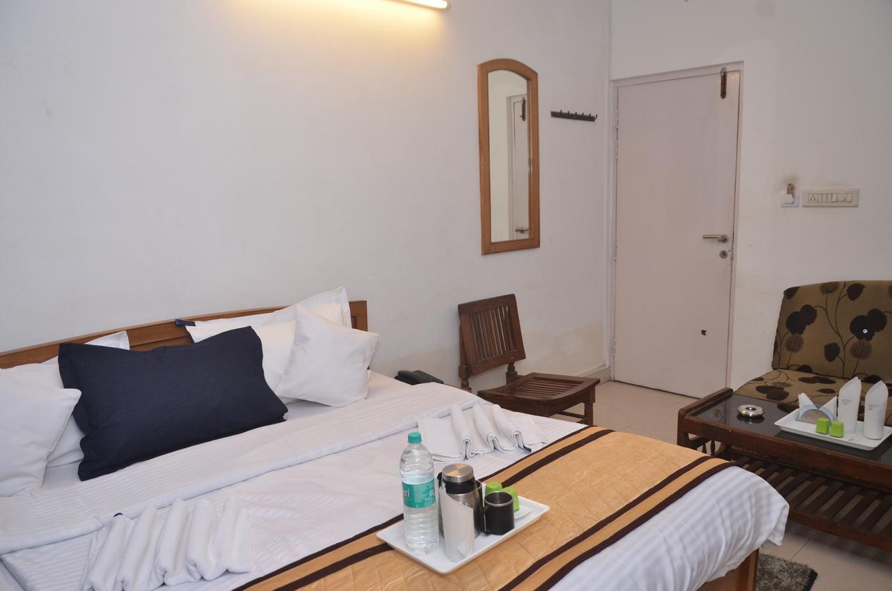 Oyo 8076 Hotel Europe Plaza Lucknow Exterior foto