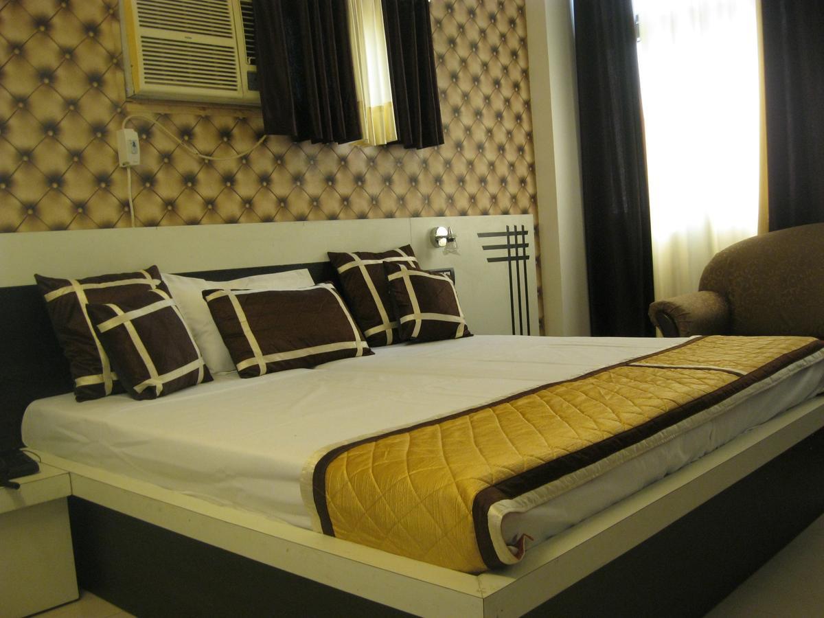 Oyo 8076 Hotel Europe Plaza Lucknow Exterior foto